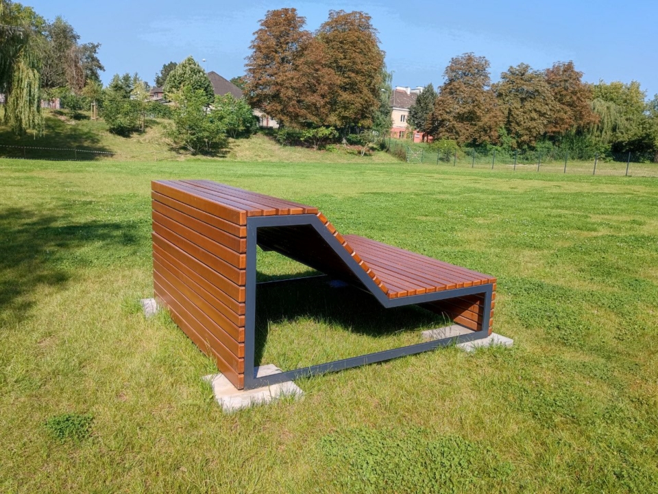 Lezak stalowy 9002 1 1.jpg