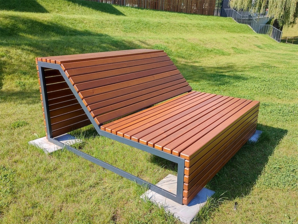 Lezak stalowy 9002 2 1.jpg